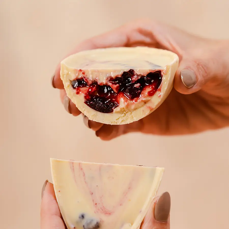 Mini Ovo Recheado Amarena Premium 110g