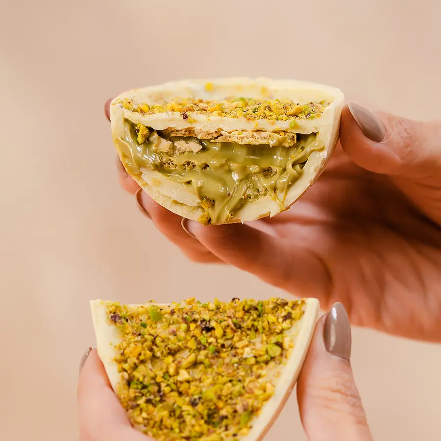 Mini Ovo Wafer Recheado Pistache Branco Premium 110g